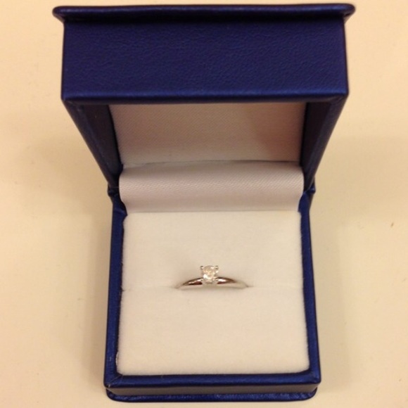 14K Gold 1/4 Carat Diamond Engagement Ring - Picture 2 of 4