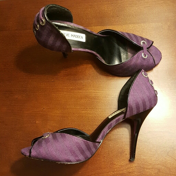 Beautiful purple Steve Madden peep toe heels