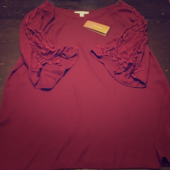 Francesca's beautiful wine colored LACE top