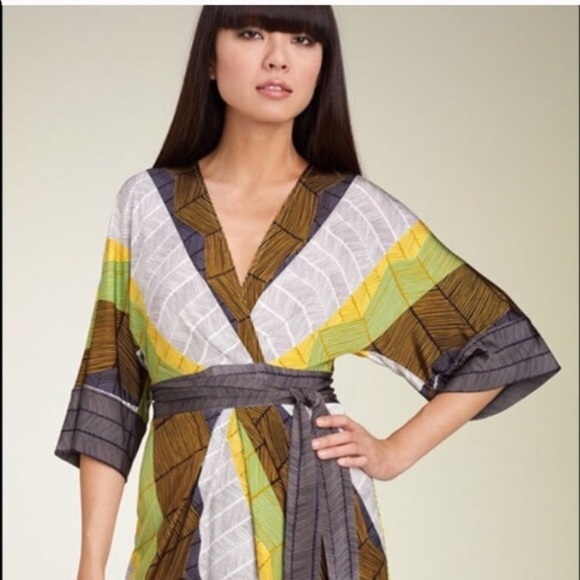 BCBG KIMONO STYLE DRESS