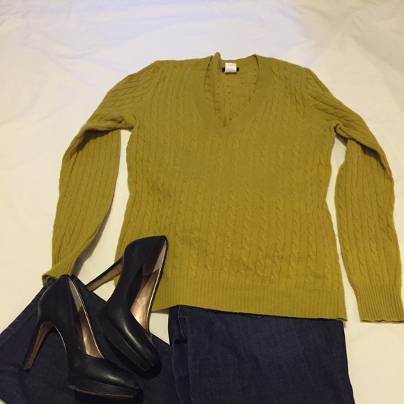 J Crew Green V Neck Sweater - Picture 2 of 4