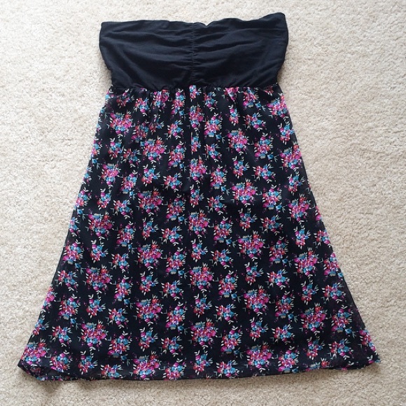 🚫SOLD🚫Floral Dress - Picture 2 of 2