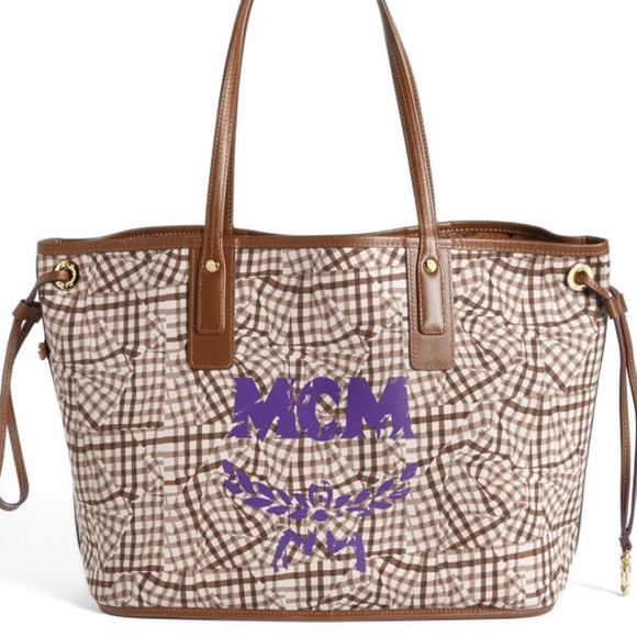 MCM 'Medium' reversible (NO TRADE) includes pouch - Picture 3 of 3