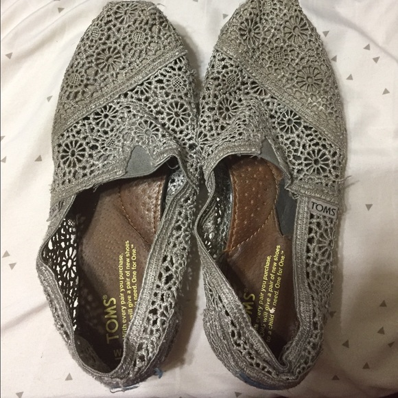 Gray toms