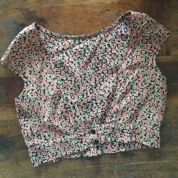 2 Brandy Melville button back crop tops - Picture 2 of 4