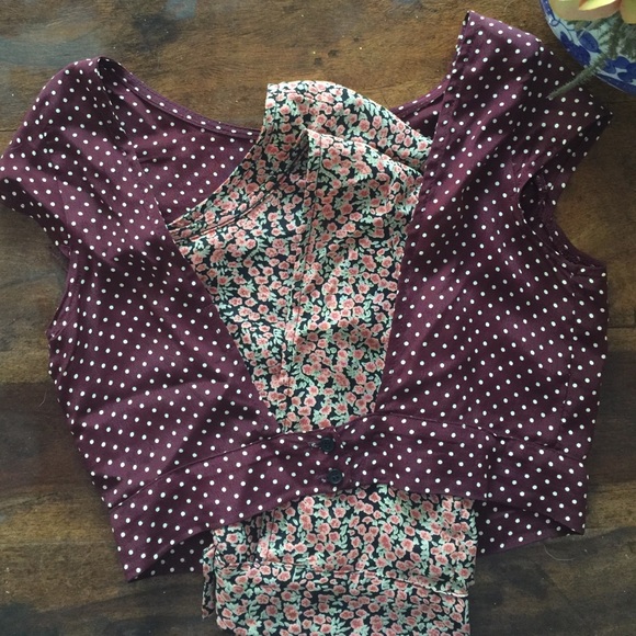 2 Brandy Melville button back crop tops - Picture 3 of 4