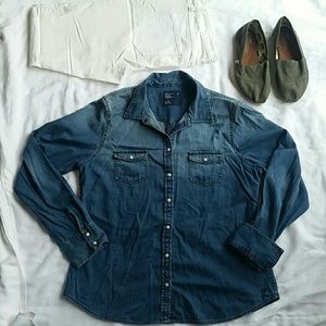 SOLD American Eagle Denim Button Up Chambray