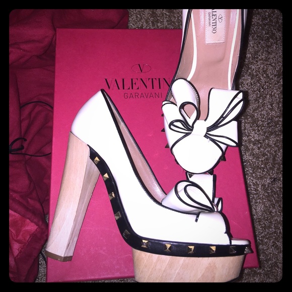 Valentino pump