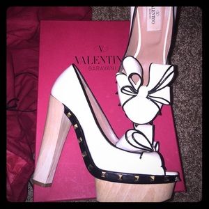 Valentino pump