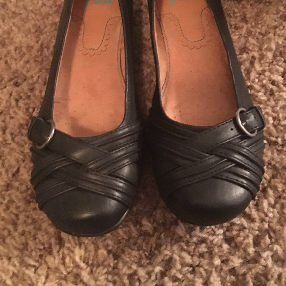 Cute black flats size 7.5