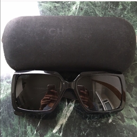 SOLD!!! CHANEL Vintage Sunglasses - Picture 3 of 4