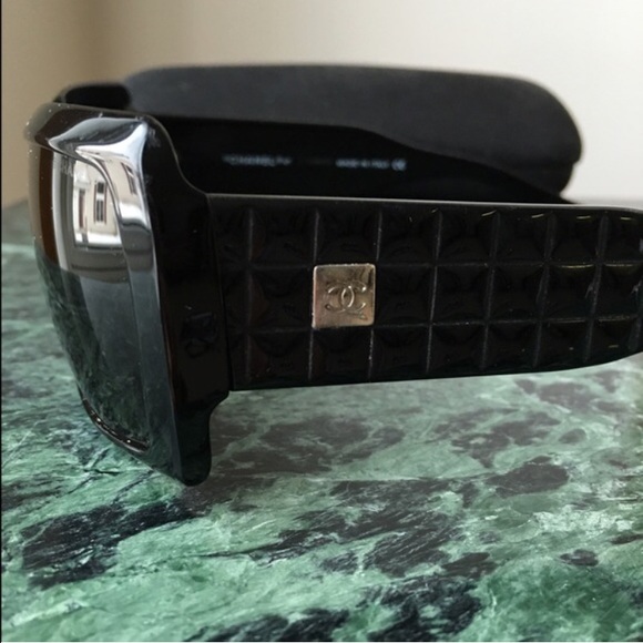 SOLD!!! CHANEL Vintage Sunglasses - Picture 4 of 4