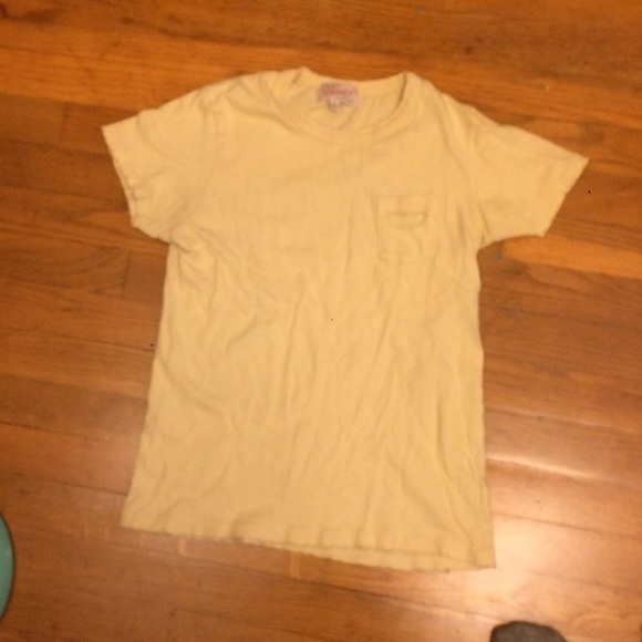 Cute yellow tee