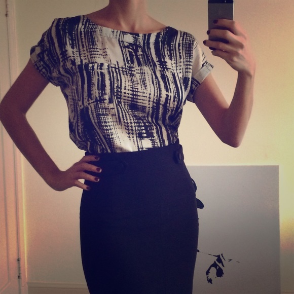 Versatile short sleeve top SALE