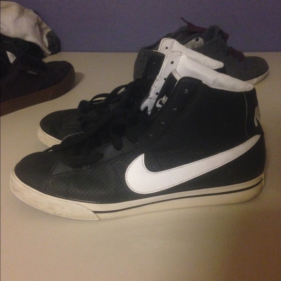 Hi-top Nikes black and white