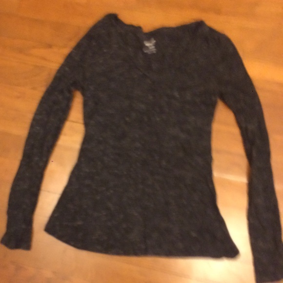 V-neck long sleeved tee