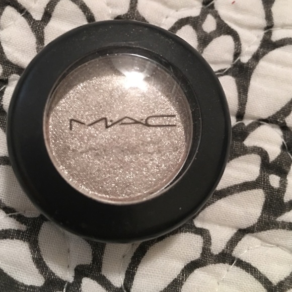 💯 Authentic MAC eyeshadow
