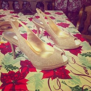 A pair of beautiful gold shoes like new.