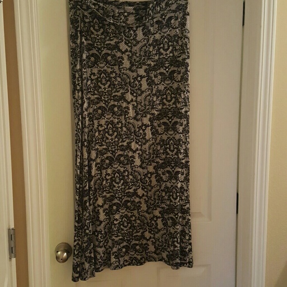 Black and white maxi skirt