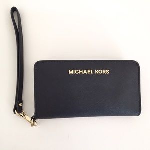 Michael Kors Jet Set Travel Slim Wristlet