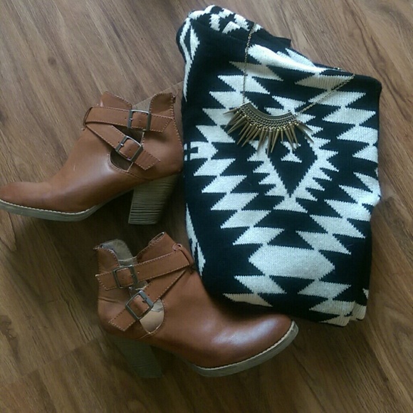 **SOLD**Brown Cut Out Booties