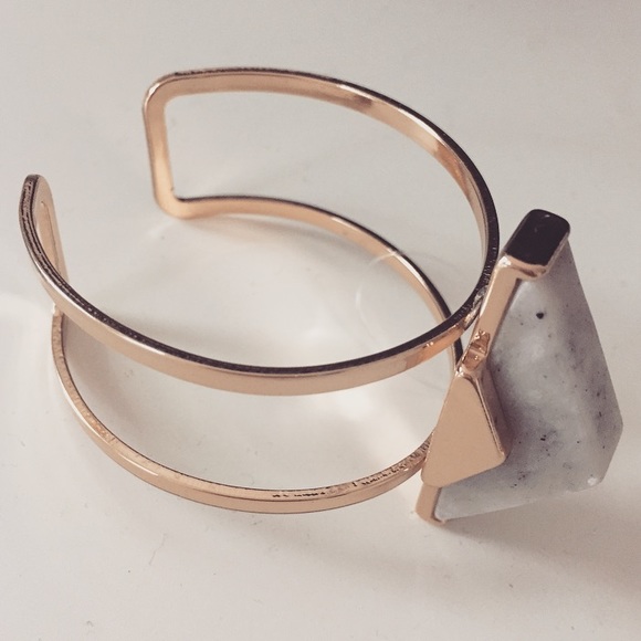 Faux marble gold tone cuff - Picture 2 of 3