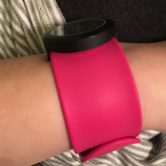 Aeropostale Slap Bracelet Watch - Picture 2 of 2