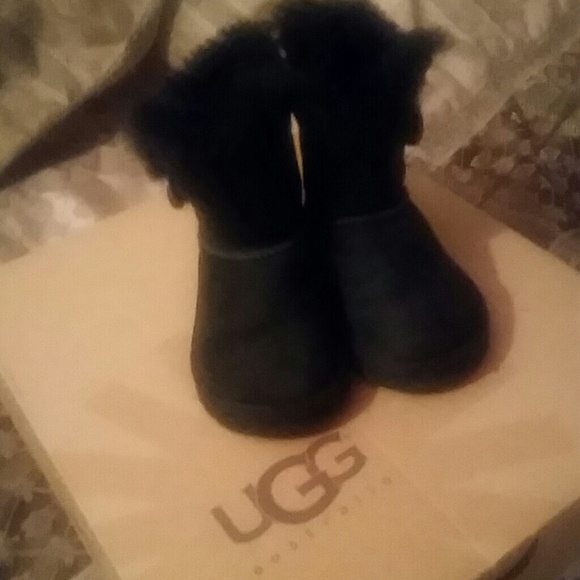 UGG