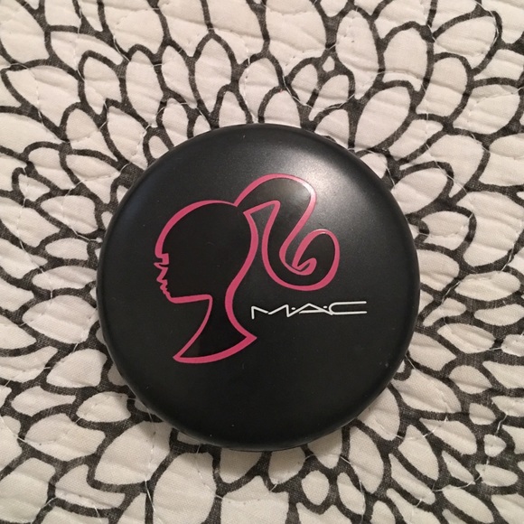 Rare Barbie collection 💯 Authentic MAC blush