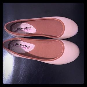 Tan American Tag flats with brown trim.