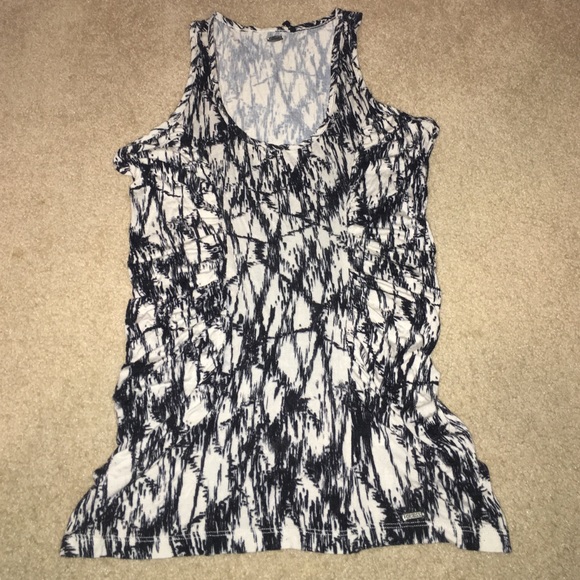 🚫SOLD🚫🔻Guess tank top size small