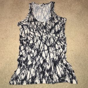 🚫SOLD🚫🔻Guess tank top size small