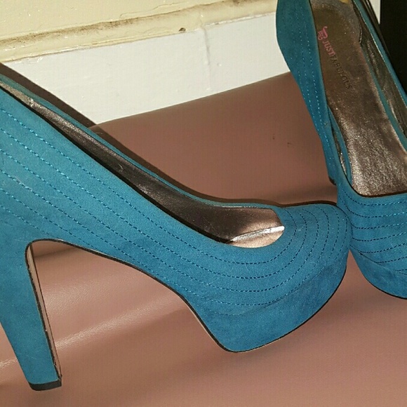 Teal Pumps - Picture 2 of 4