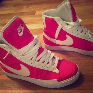 Size 6 women's retro Nikes