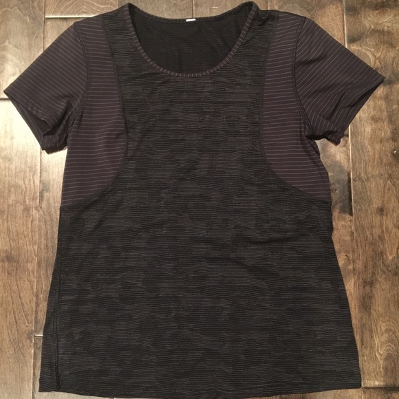 Lululemon shirt size 6