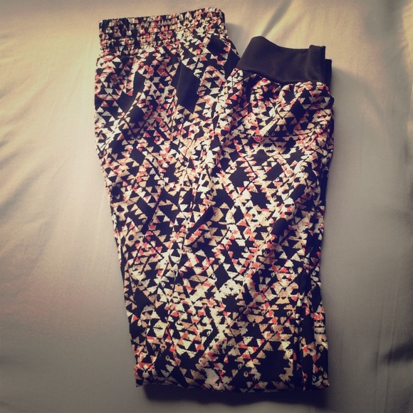 Full Tilt geometric print joggers