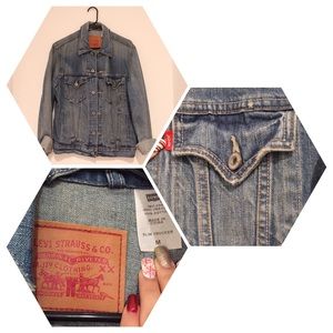 LEVIS DENIM JACKET
