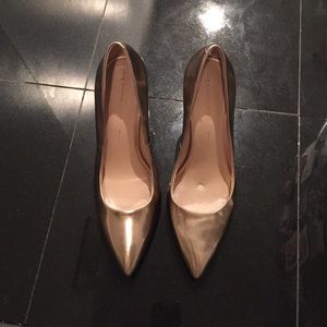Ninah Gold Metallic Banana Republic heels