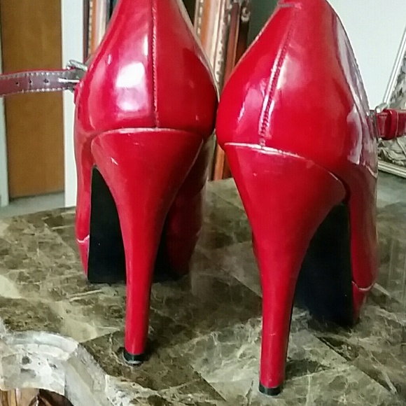 ❌SOLD❌Red pumps?? - Picture 3 of 4