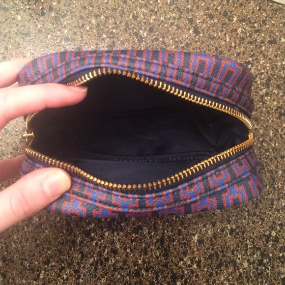 Tory Burch cosmetic bag - Picture 3 of 4