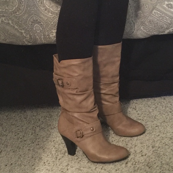 Size 8 Boots - Picture 4 of 4