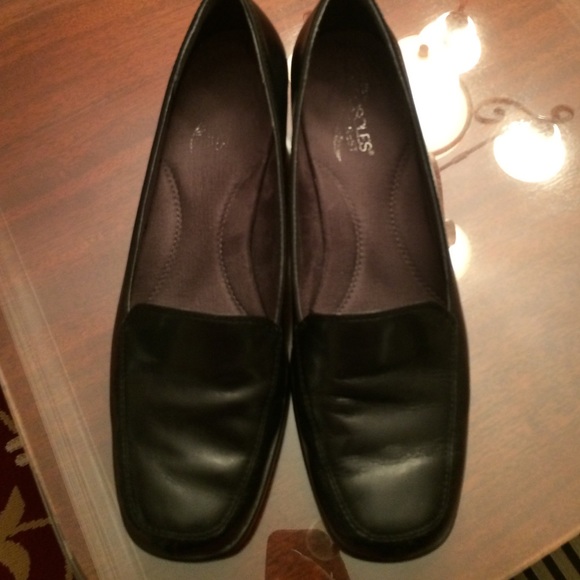 Aerosoles black wedge shoe