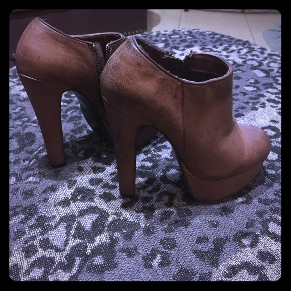 Size 7 Brown beautiful booties