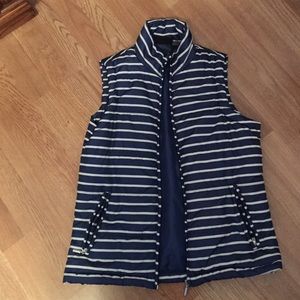 Full zip with pockets vest!