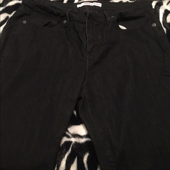 Black skinny jeans.