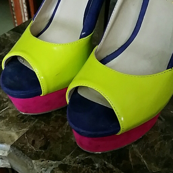 ❌SOLD❌Peep toes pumps - Picture 2 of 4