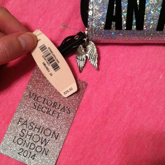 ❌BUNDLED❌   VS clutch "LIVE LIKE AN ANGEL" - Picture 3 of 4