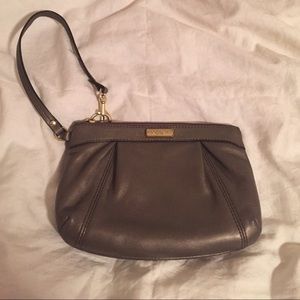 SALE 🎉 Coach Classic Wristlet