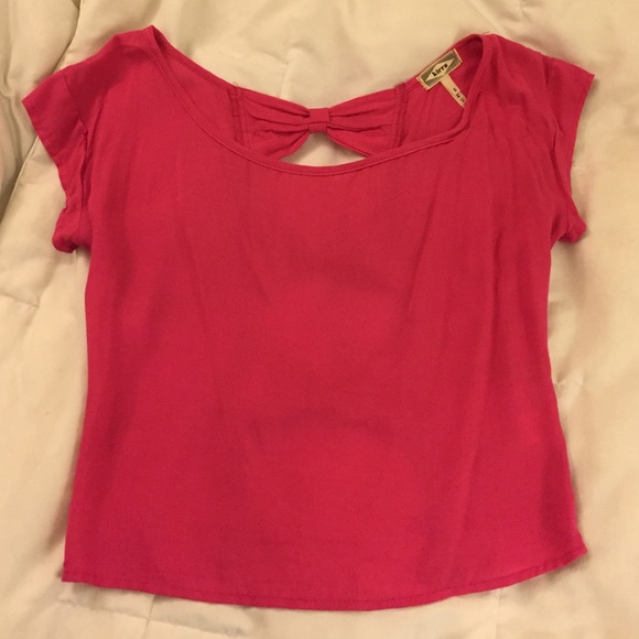 Adorable bow top - Picture 3 of 3