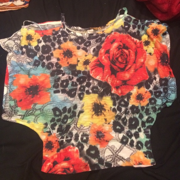 Split shoulder top